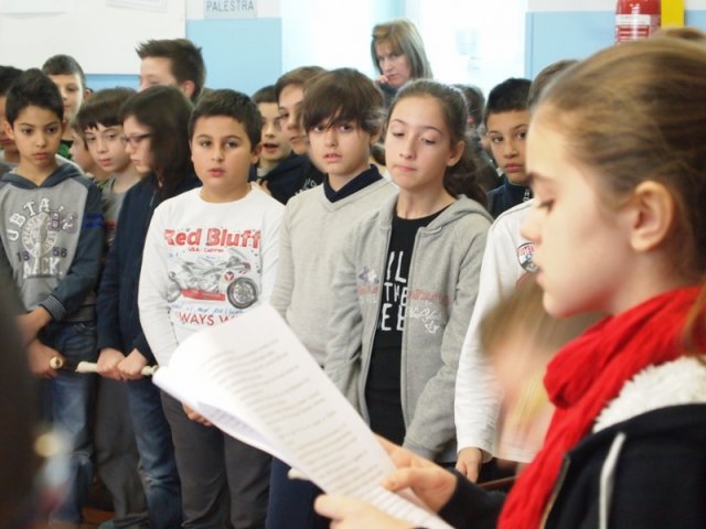 70- luigi e piero - i bambini leggono la storia dei fratelli partigiani foto di franco brunetta-800x600